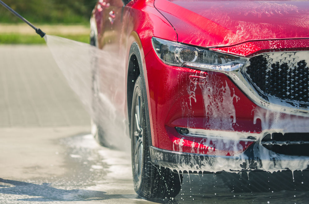 Manual,Car,Wash,With,Pressurized,Water,In,Car,Wash,Outside.