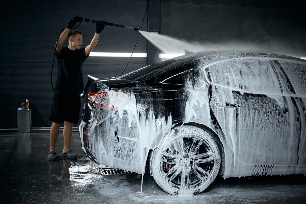 How to Keep Black Car Paint Looking Glossy with Professional Microfiber Hand Washing